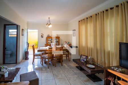 Sala de casa de condomínio à venda com 3 quartos, 250m² em Jardim do Sol, Campinas