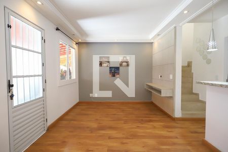 Sala de casa de condomínio para alugar com 3 quartos, 75m² em Jaraguá, São Paulo