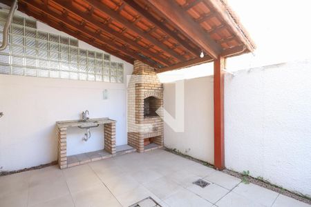 Casa de condomínio para alugar com 75m², 3 quartos e 2 vagasQuintal
