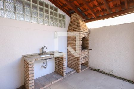 Casa de condomínio para alugar com 75m², 3 quartos e 2 vagasQuintal