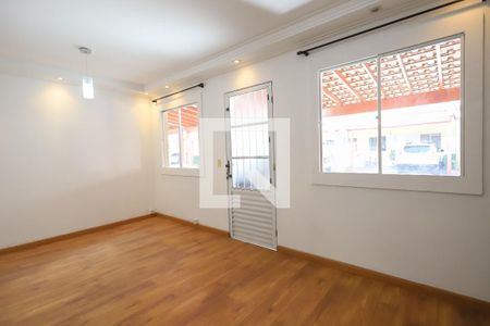 Sala de casa de condomínio para alugar com 3 quartos, 75m² em Jaraguá, São Paulo