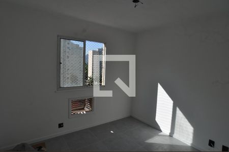 Quarto 1  de apartamento para alugar com 2 quartos, 52m² em Jacarepaguá, Rio de Janeiro