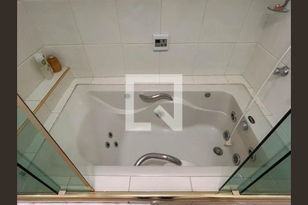 Casa à venda com 232m², 5 quartos e 2 vagasBanheiro da Suíte