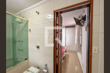 Casa à venda com 232m², 5 quartos e 2 vagasBanheiro da Suíte