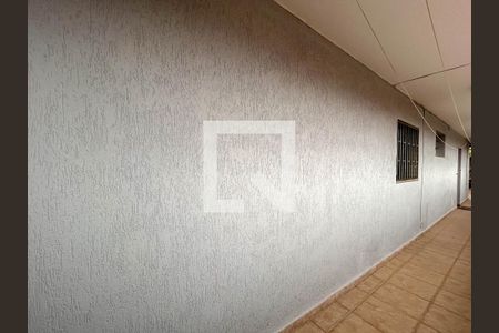 Casa à venda com 232m², 5 quartos e 2 vagasCorredor externo