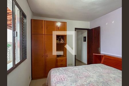 Casa à venda com 232m², 5 quartos e 2 vagasQuarto 3