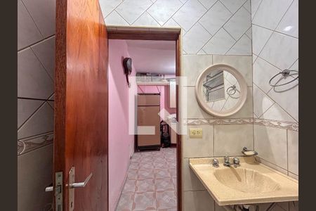 Casa à venda com 232m², 5 quartos e 2 vagasBanheiro de serviço