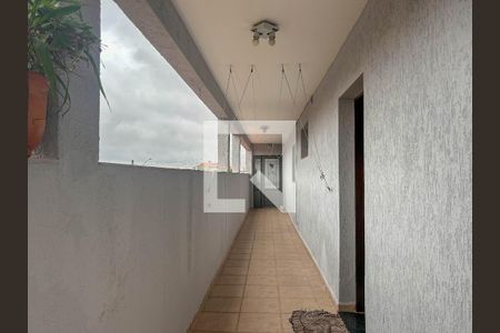 Casa à venda com 232m², 5 quartos e 2 vagasCorredor externo