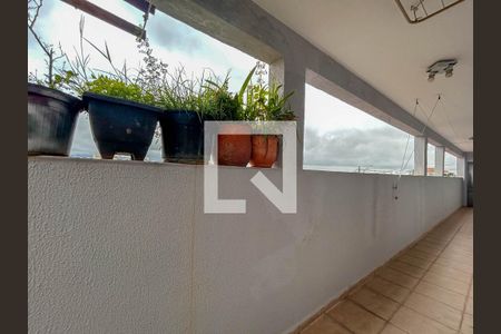 Casa à venda com 232m², 5 quartos e 2 vagasCorredor externo