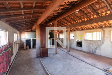 Casa à venda com 300m², 5 quartos e 5 vagas Casa à venda com 300m², 5 quartos e 5 vagasSótão