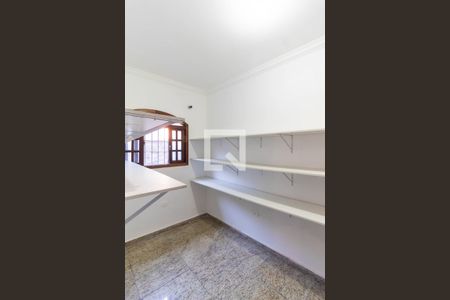 Casa à venda com 300m², 5 quartos e 5 vagas Casa à venda com 300m², 5 quartos e 5 vagasDispensa