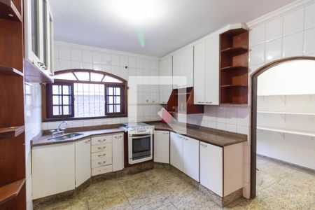 Casa à venda com 300m², 5 quartos e 5 vagas Casa à venda com 300m², 5 quartos e 5 vagasCozinha