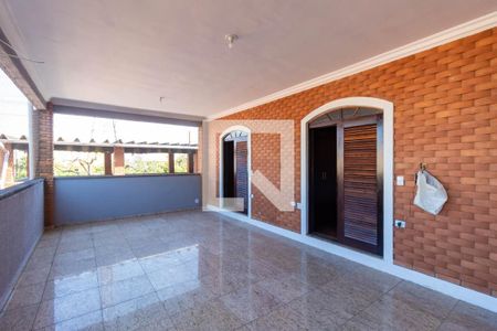 Casa à venda com 300m², 5 quartos e 5 vagas Casa à venda com 300m², 5 quartos e 5 vagasVaranda