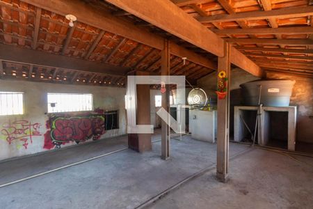 Casa à venda com 300m², 5 quartos e 5 vagas Casa à venda com 300m², 5 quartos e 5 vagasSótão