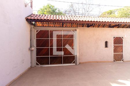 Casa à venda com 300m², 5 quartos e 5 vagas Casa à venda com 300m², 5 quartos e 5 vagasGaragem