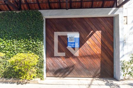 Casa à venda com 300m², 5 quartos e 5 vagas Casa à venda com 300m², 5 quartos e 5 vagasFachada