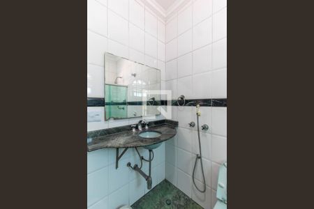 Casa à venda com 300m², 5 quartos e 5 vagas Casa à venda com 300m², 5 quartos e 5 vagasBanheiro 2