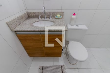 Casa à venda com 100m², 2 quartos e 1 vaga Casa à venda com 100m², 2 quartos e 1 vagaBanheiro