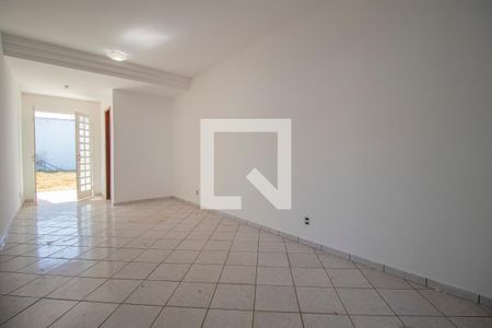 Sala de casa para alugar com 3 quartos, 121m² em Setor Goiânia 2, Goiânia