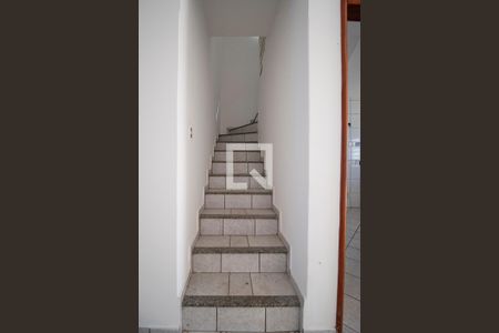 Escada de casa para alugar com 3 quartos, 121m² em Setor Goiânia 2, Goiânia