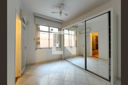 Apartamento à venda com 130m², 3 quartos e 1 vaga Apartamento à venda com 130m², 3 quartos e 1 vagaSuíte