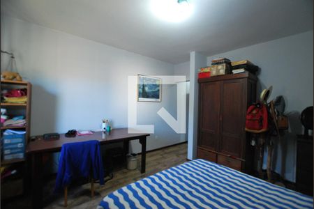 Casa à venda com 222m², 5 quartos e 2 vagasSuíte