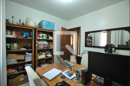 Quarto Reversivel de casa à venda com 5 quartos, 222m² em Teresópolis, Porto Alegre