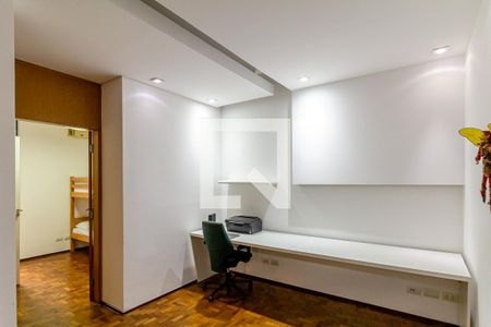 Apartamento à venda com 168m², 3 quartos e 1 vaga Apartamento à venda com 168m², 3 quartos e 1 vagaEscritório