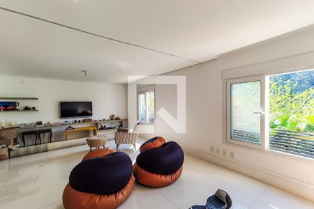 Casa de condomínio à venda com 450m², 3 quartos e 3 vagasSala