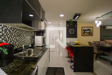 Sala/Cozinha de apartamento para alugar com 4 quartos, 157m² em Barra da Tijuca, Rio de Janeiro