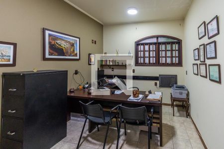Sala de TV de casa à venda com 4 quartos, 240m² em Cidade Universitária, Campinas