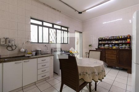 Casa à venda com 140m², 3 quartos e 8 vagasBanheiro 2