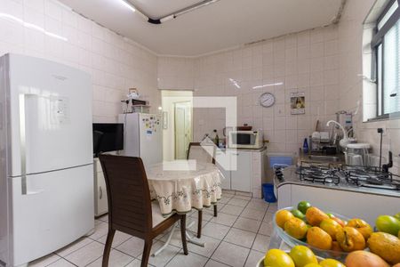 Casa à venda com 140m², 3 quartos e 8 vagasBanheiro 2