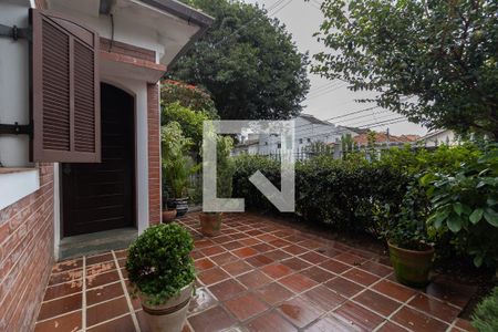 Casa à venda com 140m², 3 quartos e 8 vagasEntrada e Jardim