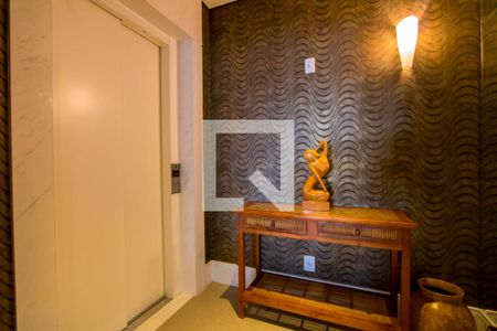 Apartamento à venda com 236m², 3 quartos e 4 vagasHall social