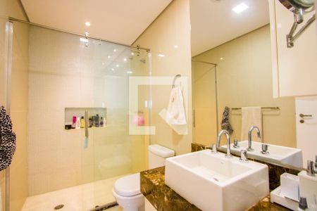 Apartamento à venda com 236m², 3 quartos e 4 vagasBanheiro do quarto 3