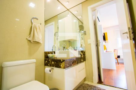 Apartamento à venda com 236m², 3 quartos e 4 vagasBanheiro do quarto 3