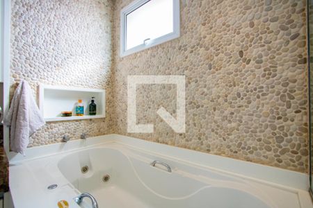 Apartamento à venda com 236m², 3 quartos e 4 vagasBanheiro do quarto 1