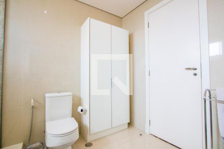 Apartamento à venda com 236m², 3 quartos e 4 vagasBanheiro do quarto 1