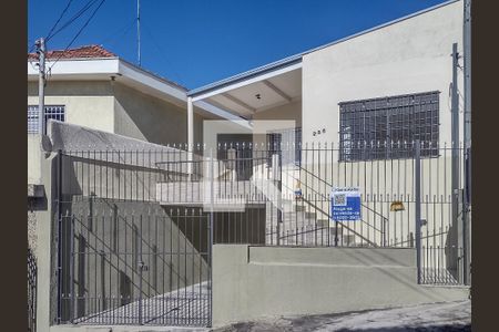 Casa à venda com 160m², 2 quartos e 1 vaga Casa à venda com 160m², 2 quartos e 1 vagaFachada