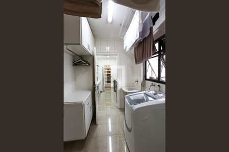 Apartamento à venda com 176m², 3 quartos e 3 vagas Apartamento à venda com 176m², 3 quartos e 3 vagasÁrea de Serviço