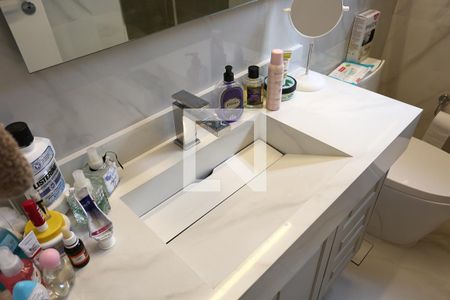 Apartamento à venda com 176m², 3 quartos e 3 vagas Apartamento à venda com 176m², 3 quartos e 3 vagasBanheiro da Suíte 2