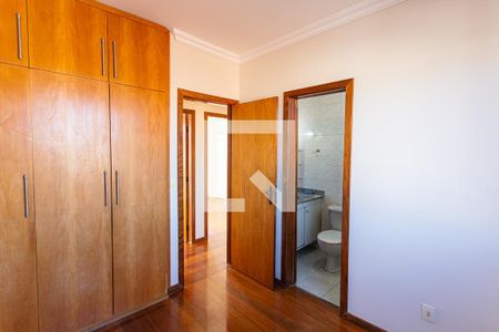Suíte de apartamento para alugar com 3 quartos, 136m² em Sagrada Família, Belo Horizonte