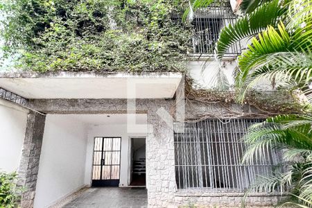 Casa para alugar com 150m², 3 quartos e 2 vagas Casa para alugar com 150m², 3 quartos e 2 vagasFachada