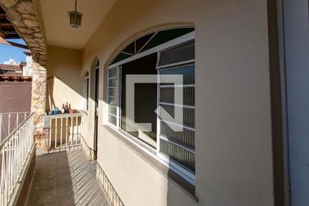 Casa à venda com 271m², 2 quartos e 1 vaga Casa à venda com 271m², 2 quartos e 1 vagaVaranda