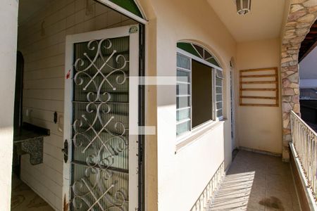 Casa à venda com 271m², 2 quartos e 1 vaga Casa à venda com 271m², 2 quartos e 1 vagaVaranda