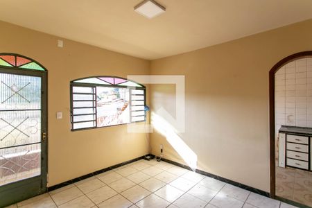Sala de casa à venda com 2 quartos, 72m² em Heliópolis, Belo Horizonte
