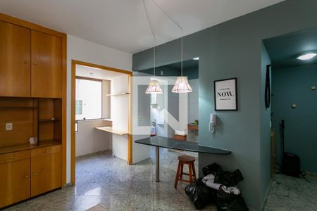 Sala de apartamento para alugar com 1 quarto, 45m² em Santo Antônio, Belo Horizonte