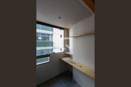 Sala de apartamento para alugar com 1 quarto, 45m² em Santo Antônio, Belo Horizonte