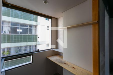 Sala de apartamento para alugar com 1 quarto, 45m² em Santo Antônio, Belo Horizonte